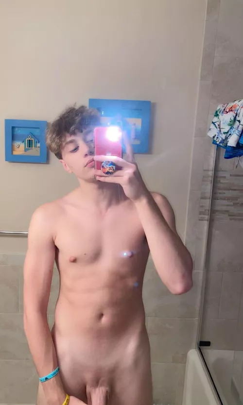 [20] hmu str8 frat bro looking to jerk off hmu. Insta:dylan_andrews918