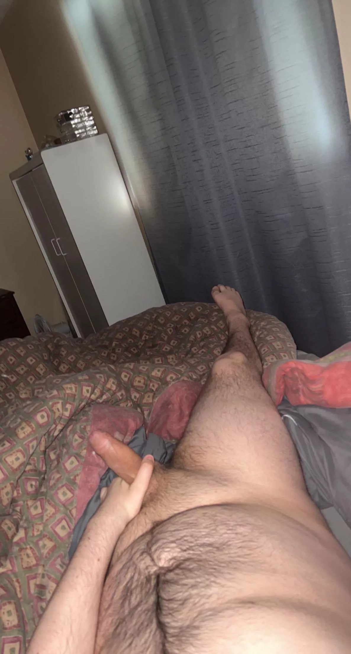 22 Canada i wanna see pretty men show off their beautiful body. I love feet, hands, ans, big cock and all the kinks you can think about. My snap is vince_who28