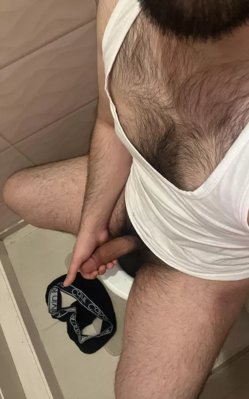 24 bi horny and wanna play with guys rn so send me your red and purple nudes and let’s jerk the night away 😈 add sanjippokurai