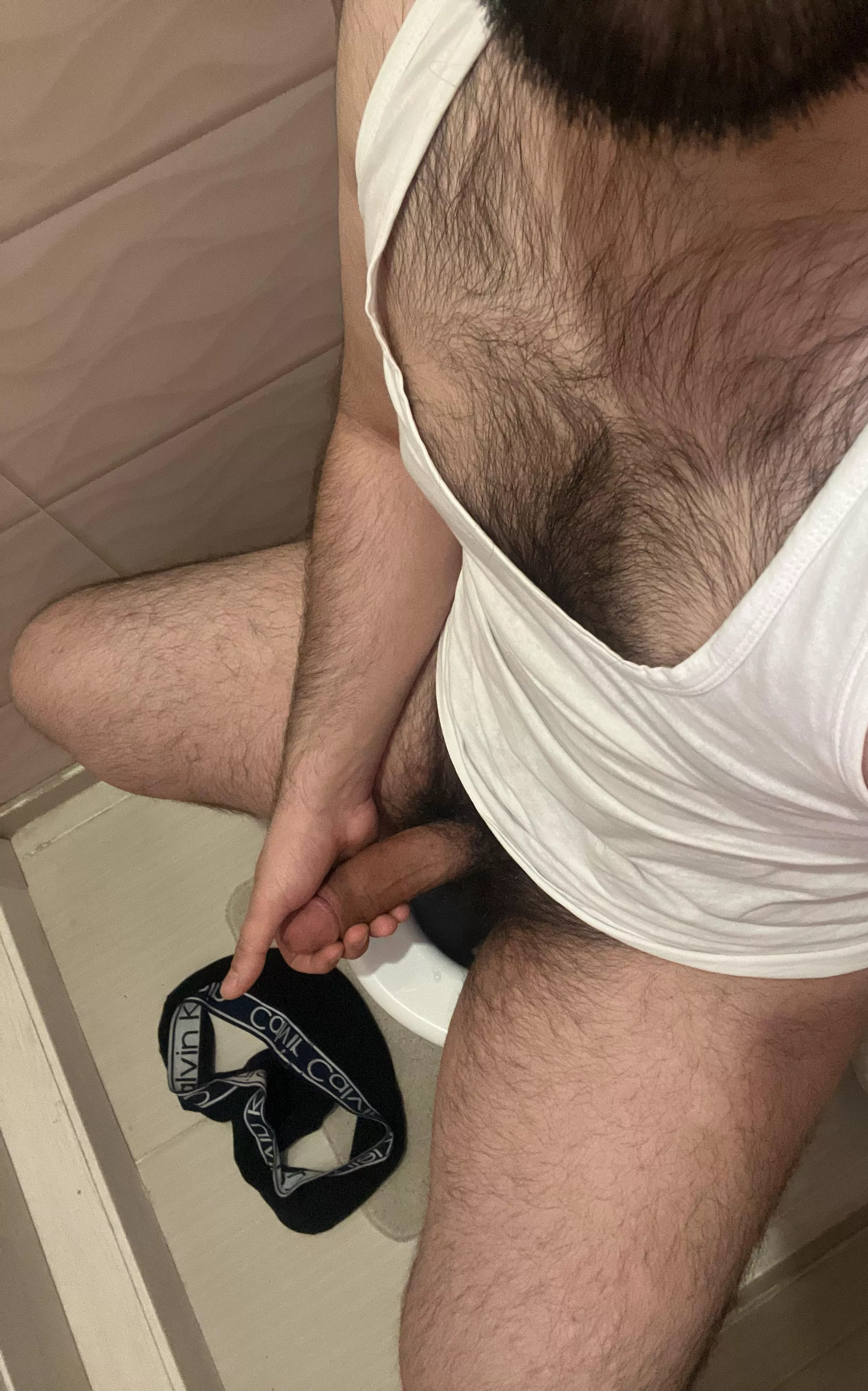 24 bi horny and wanna play with guys rn so send me your red and purple nudes and let’s jerk the night away 😈 add sanjippokurai