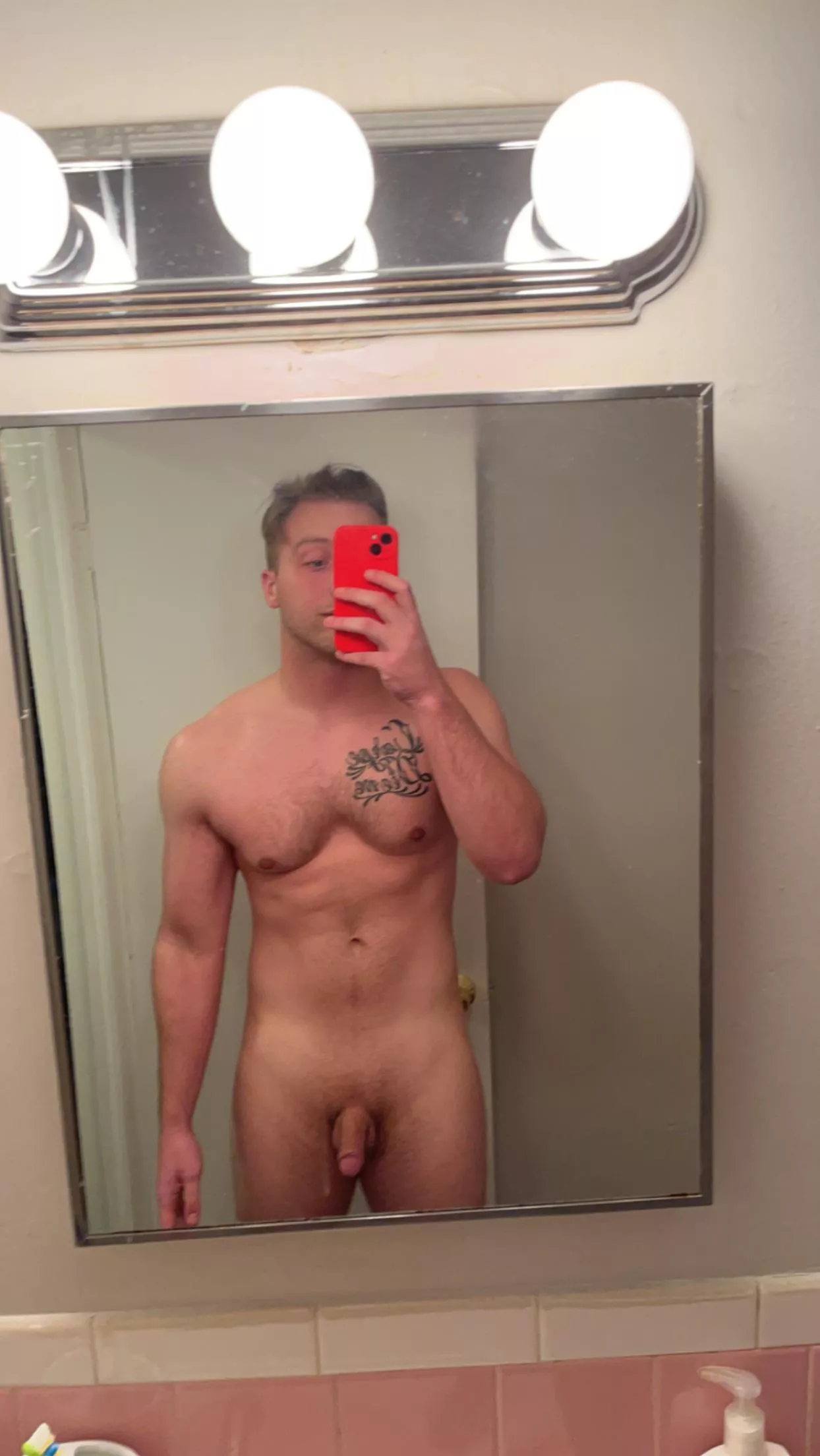 25 looking to worship a hung guy. Sc: thestrib