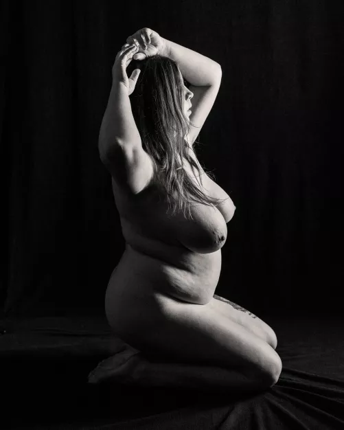 A full figure to draw