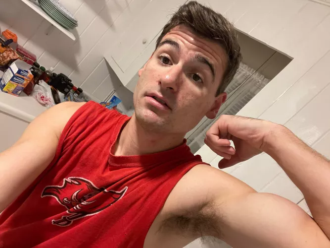 Does he give you himbo vibes?