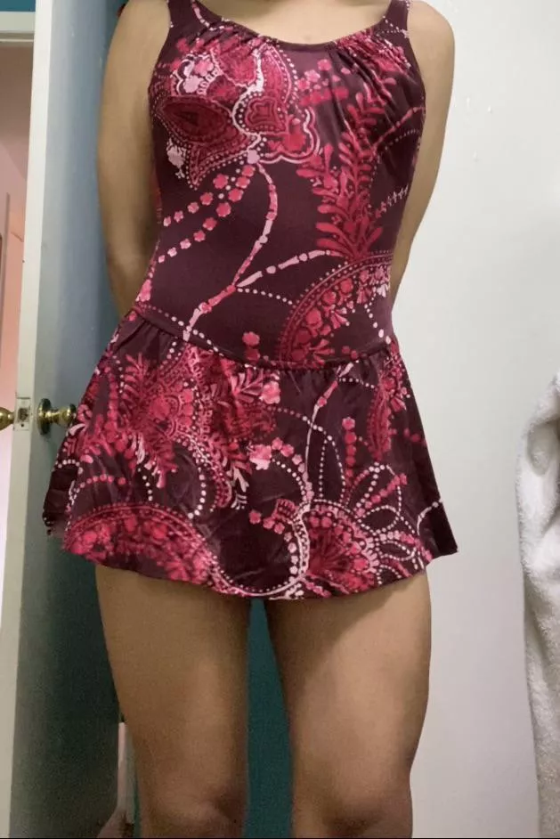 Does this dress look pretty?