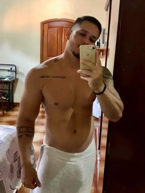 Have u ever thought about being able to see me without that towel baby? 🔥