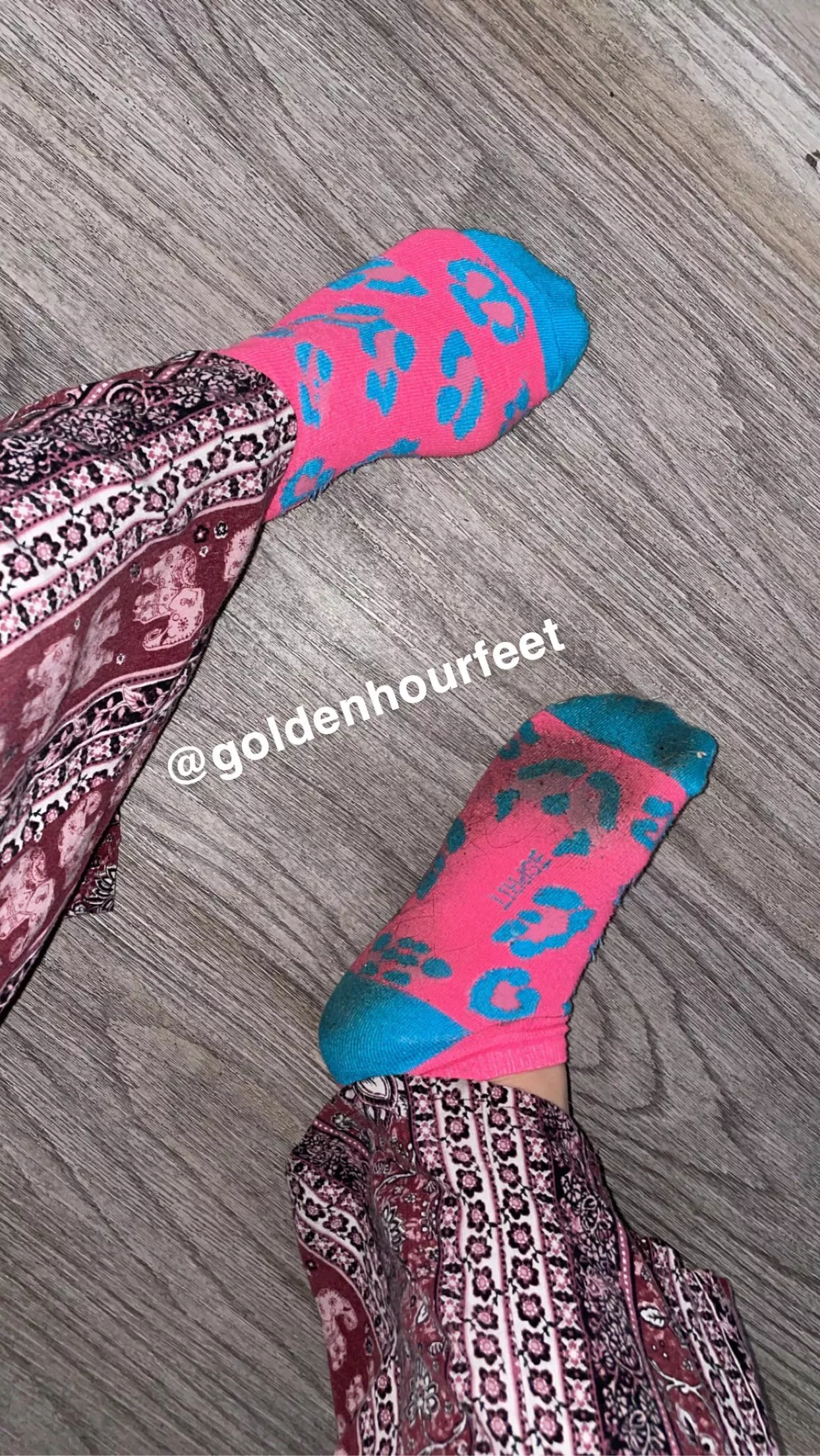 I bet you’re dying to smell these😈 [selling]