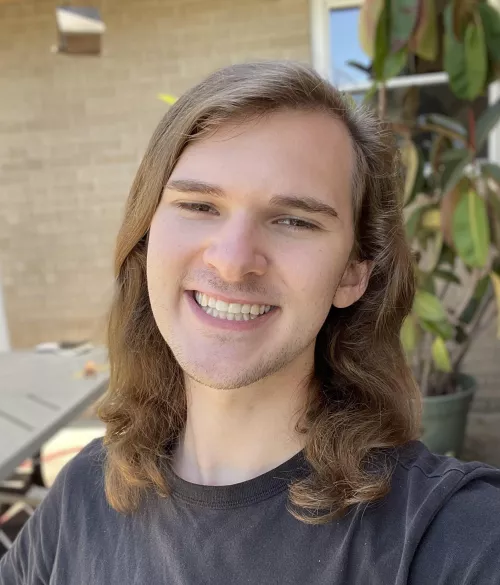 I thought my hair looked nice and was feeling confident. Hope y’all are doing well:)