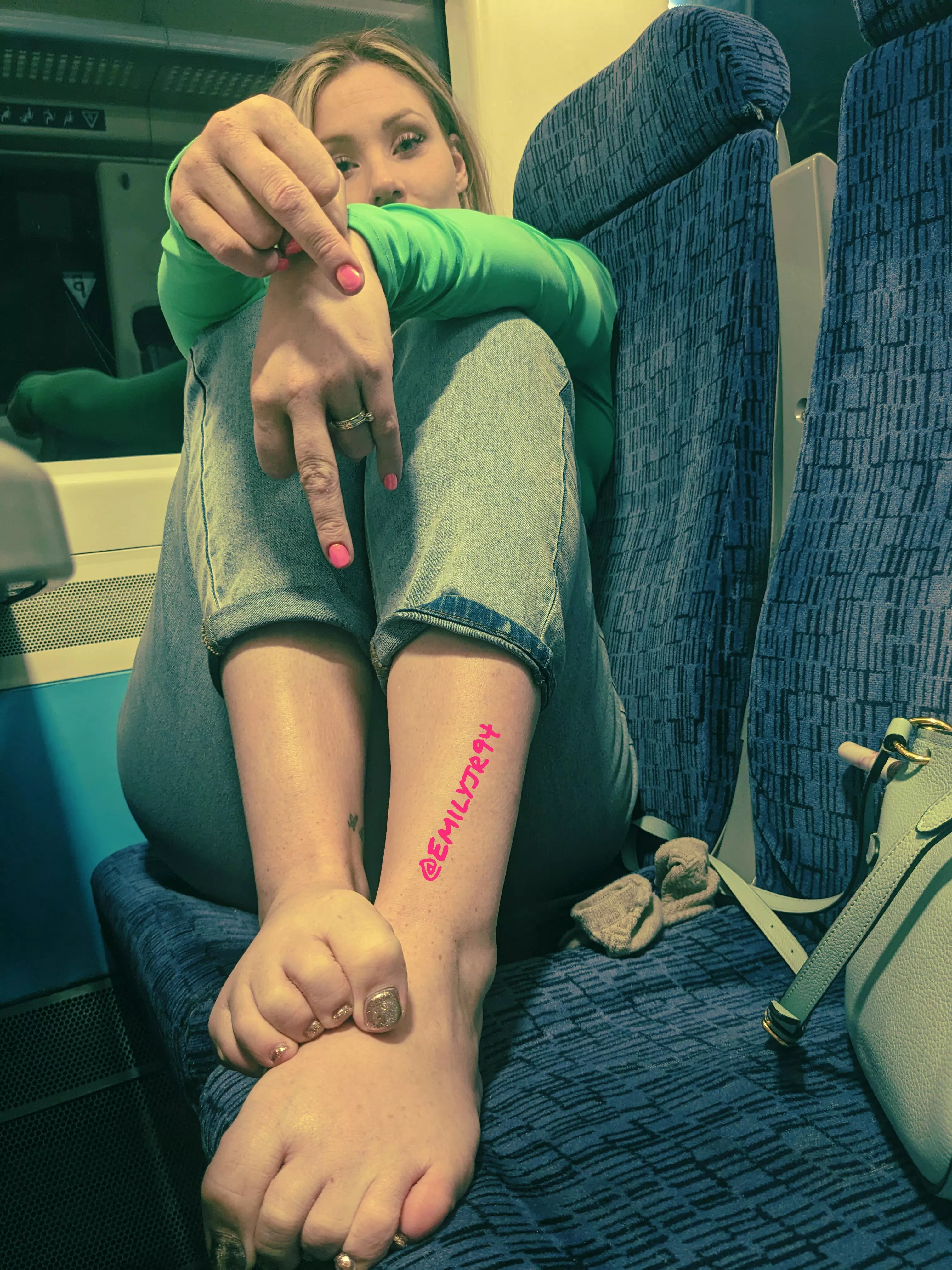 I want my feet worshipping while on the train... Who's going to be the lucky boy? 😈