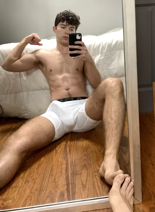 Just got back from the gym, who’s gunna sniff my pits while I stroke my cock?