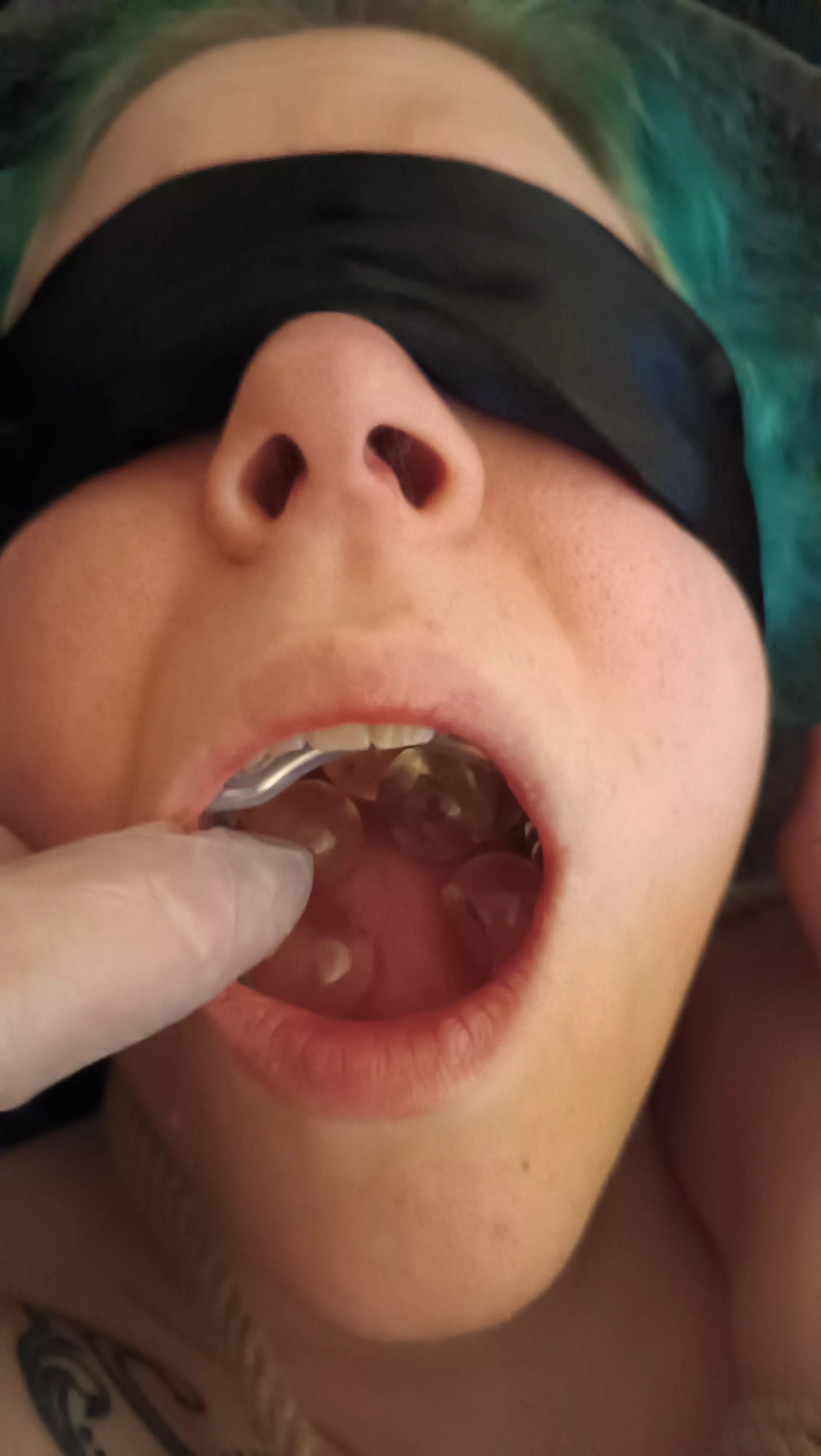 Mouthlocked open breeding