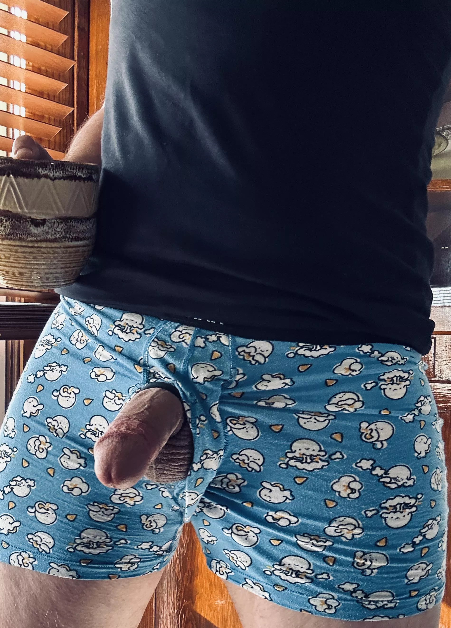 Needing a bud who has a craving for.. coffee.. 😏