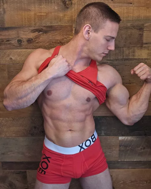 Nothing attracts more than a man in red 😉❤️