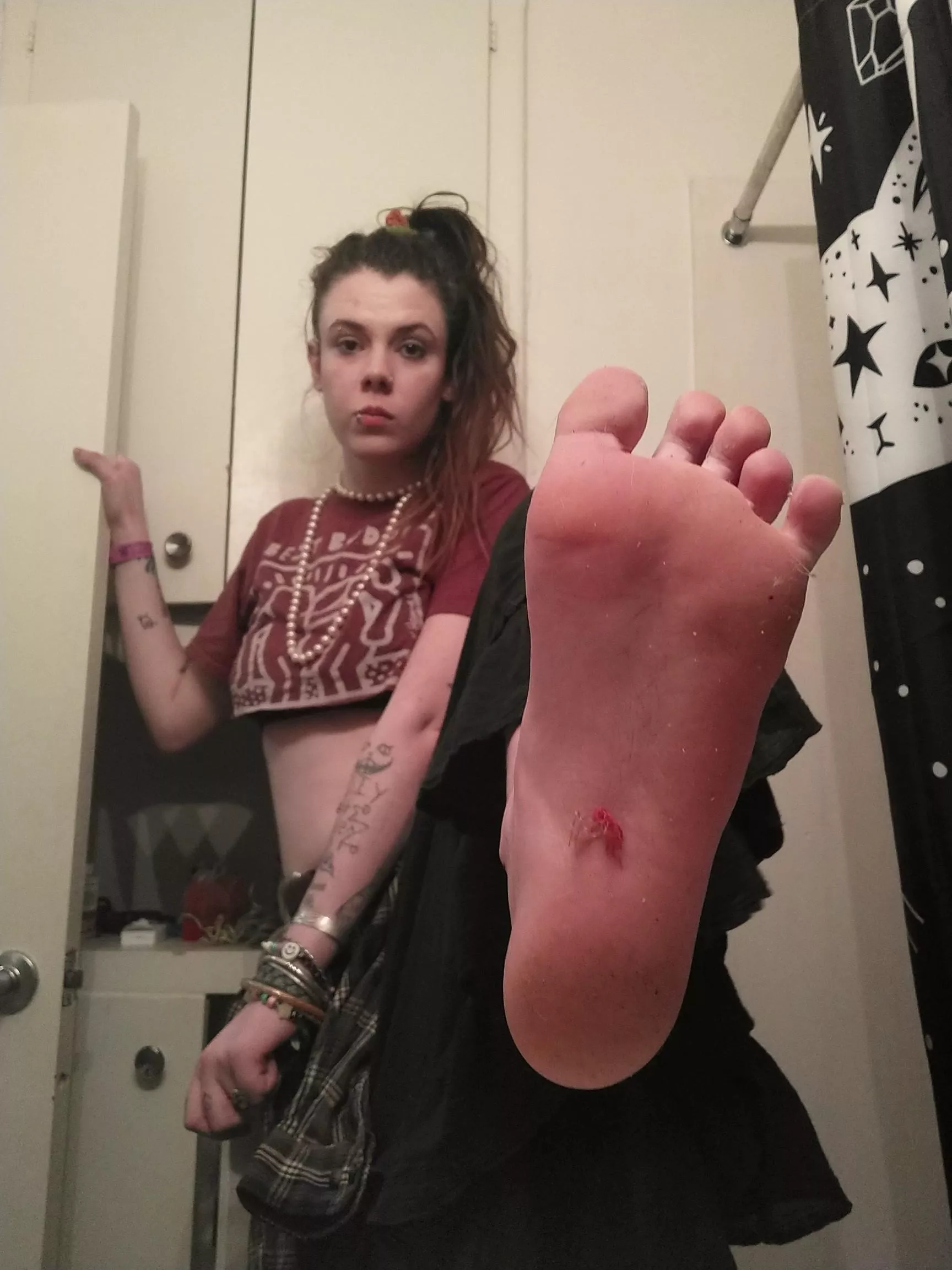 One more foot pic for you freaks coz I'm feeling nice... don't make Me regret My generosity.