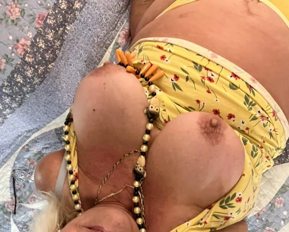 Suck my Hard Nipples 💋😋 F 55 💛