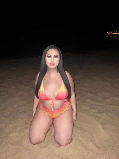 Want to have a splash with me? 🏖️