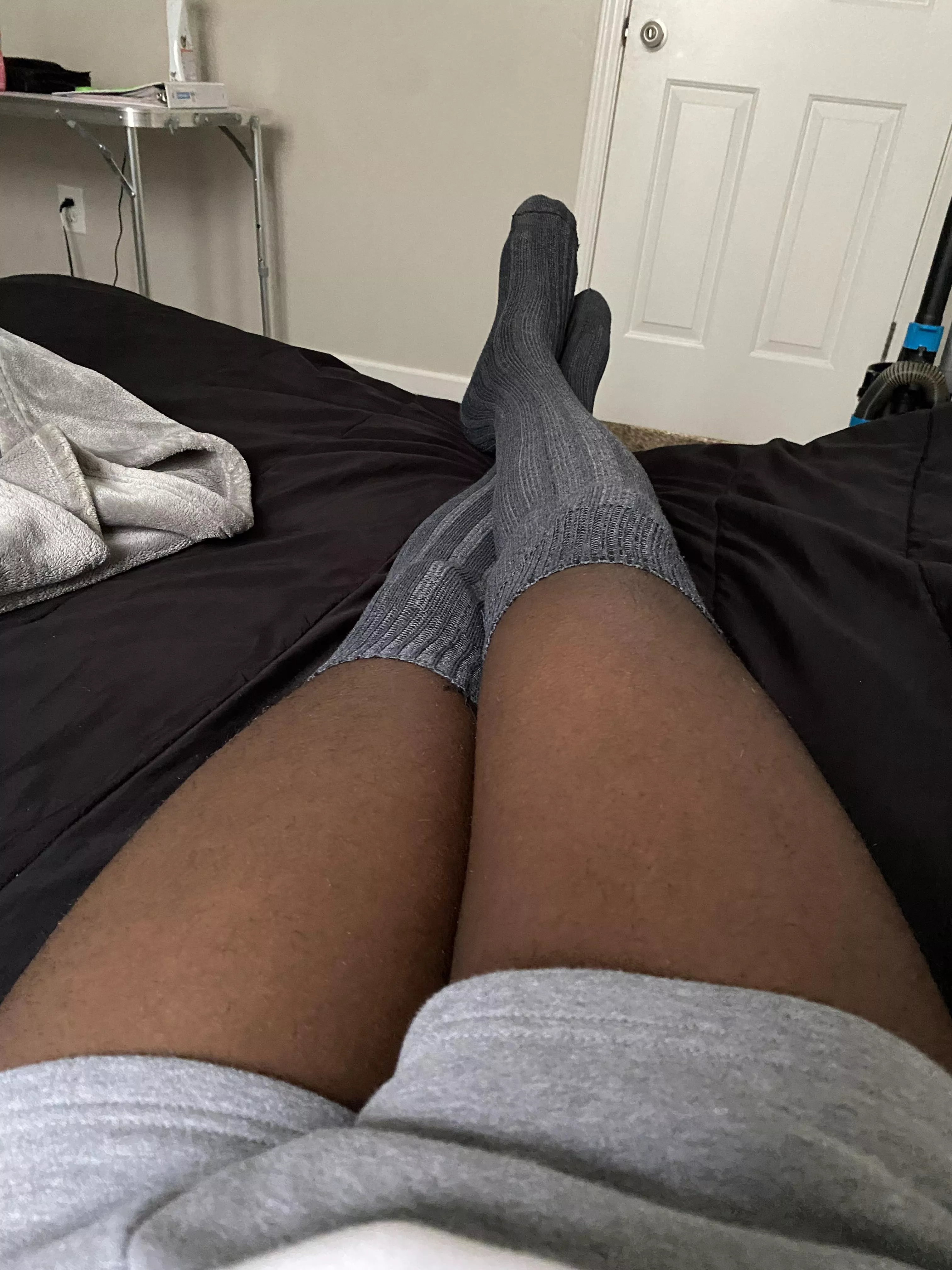 Who wanna cum on my thigh highs? 🤭