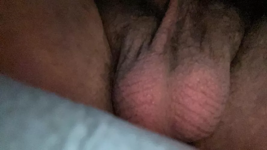 Who wants daddy’s balls? Dm me to worship them 😘😘💜