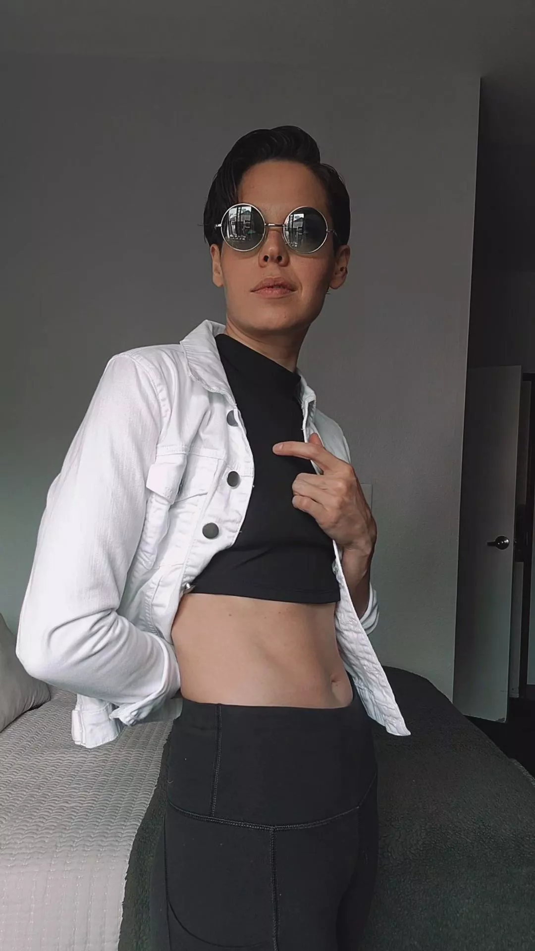 Would you hangout with me ? 😏 I won't bite, without permission 💋