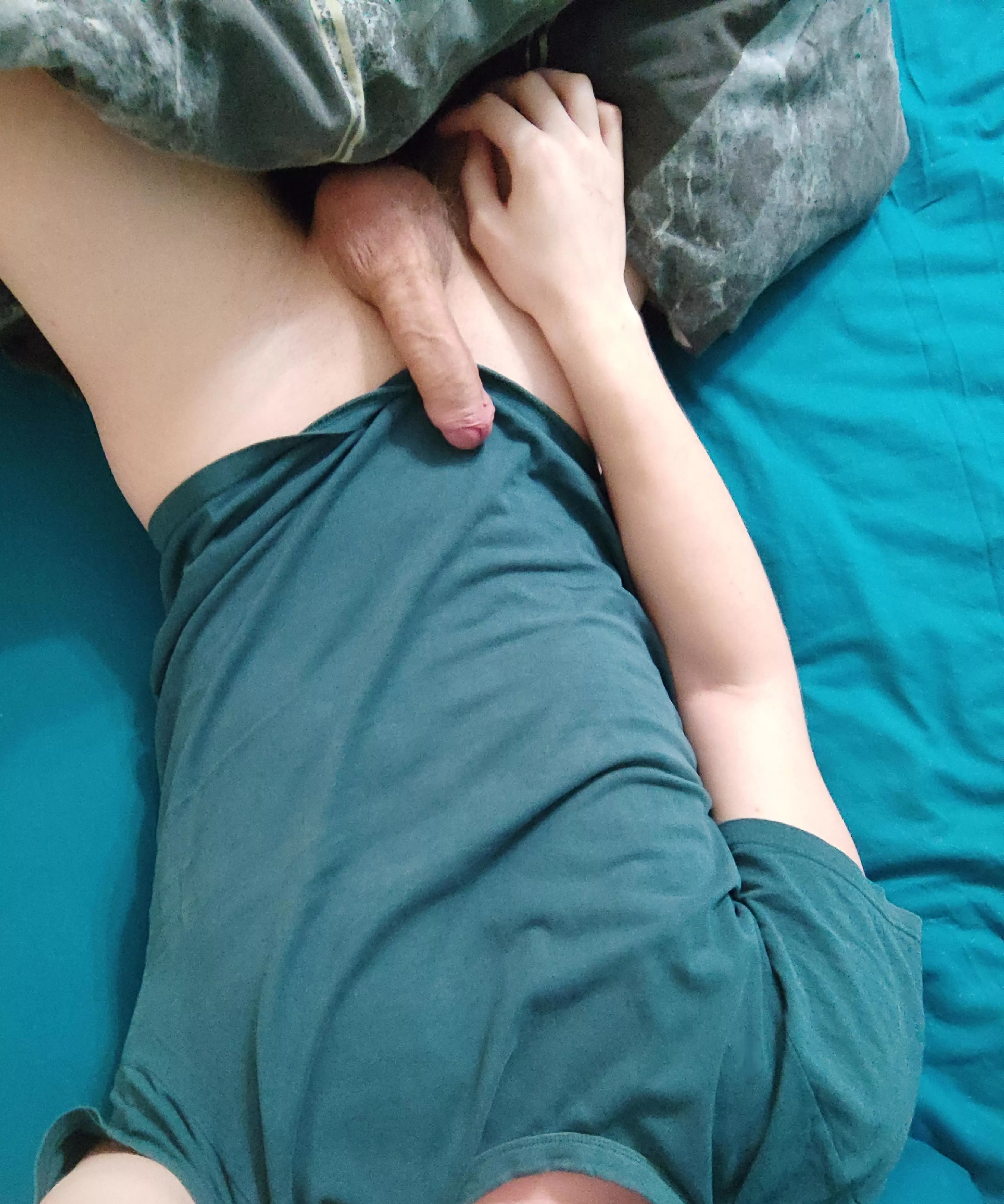 would you keep me in your bed? 🤤