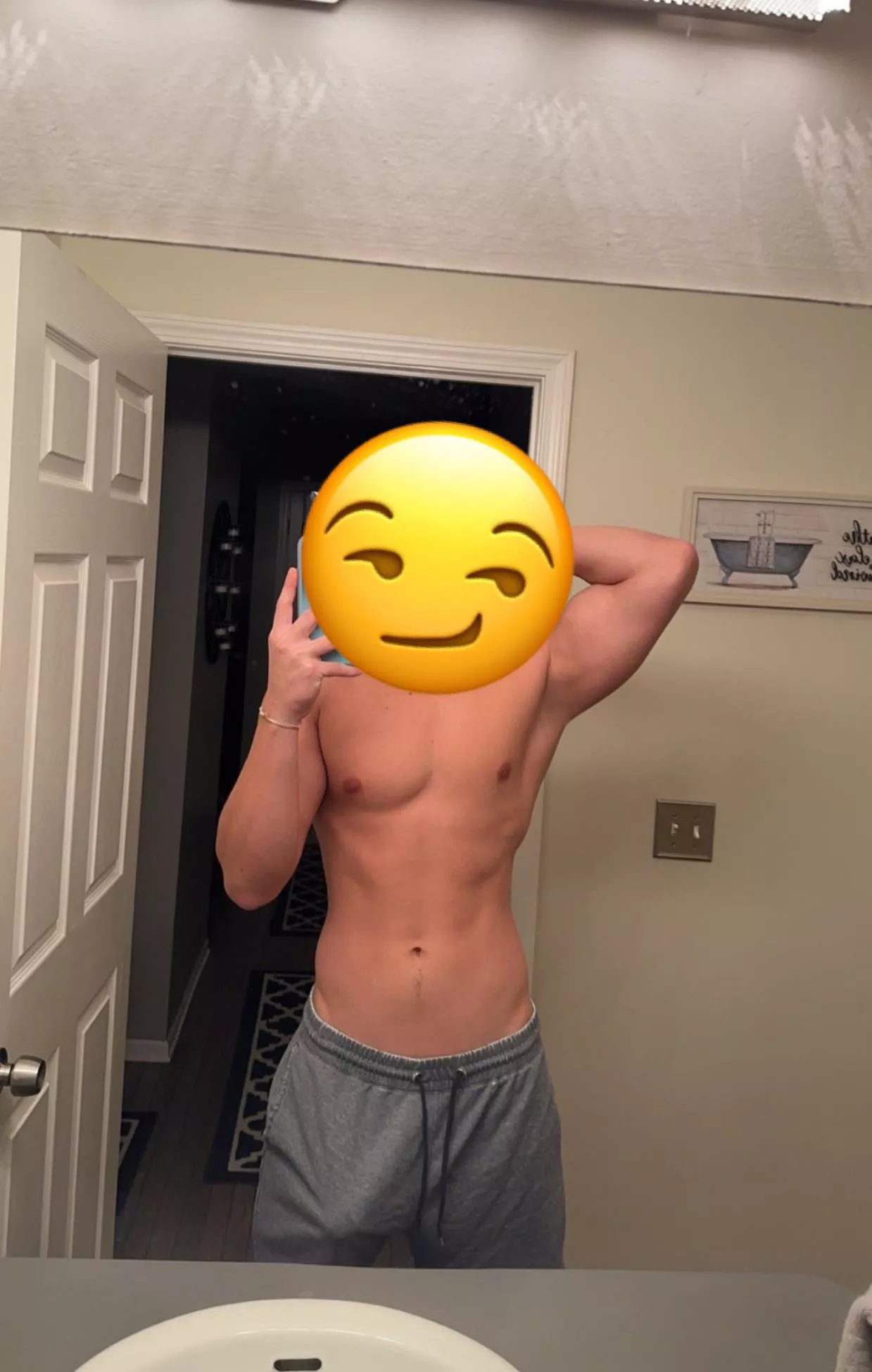 22 hung Latin dude for hung Latin dudes. Shaved++ 👻chadl0603