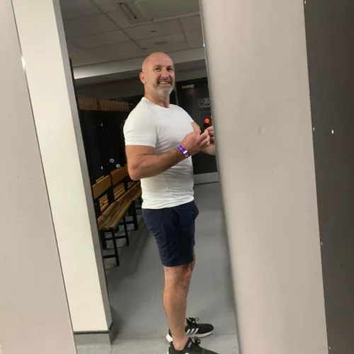 23 uk here’s my grinder daddy who’s coming over he’s taking over my snap while he fills me add my account if you wanna see me get filled send face and cock when adding lew_stimson