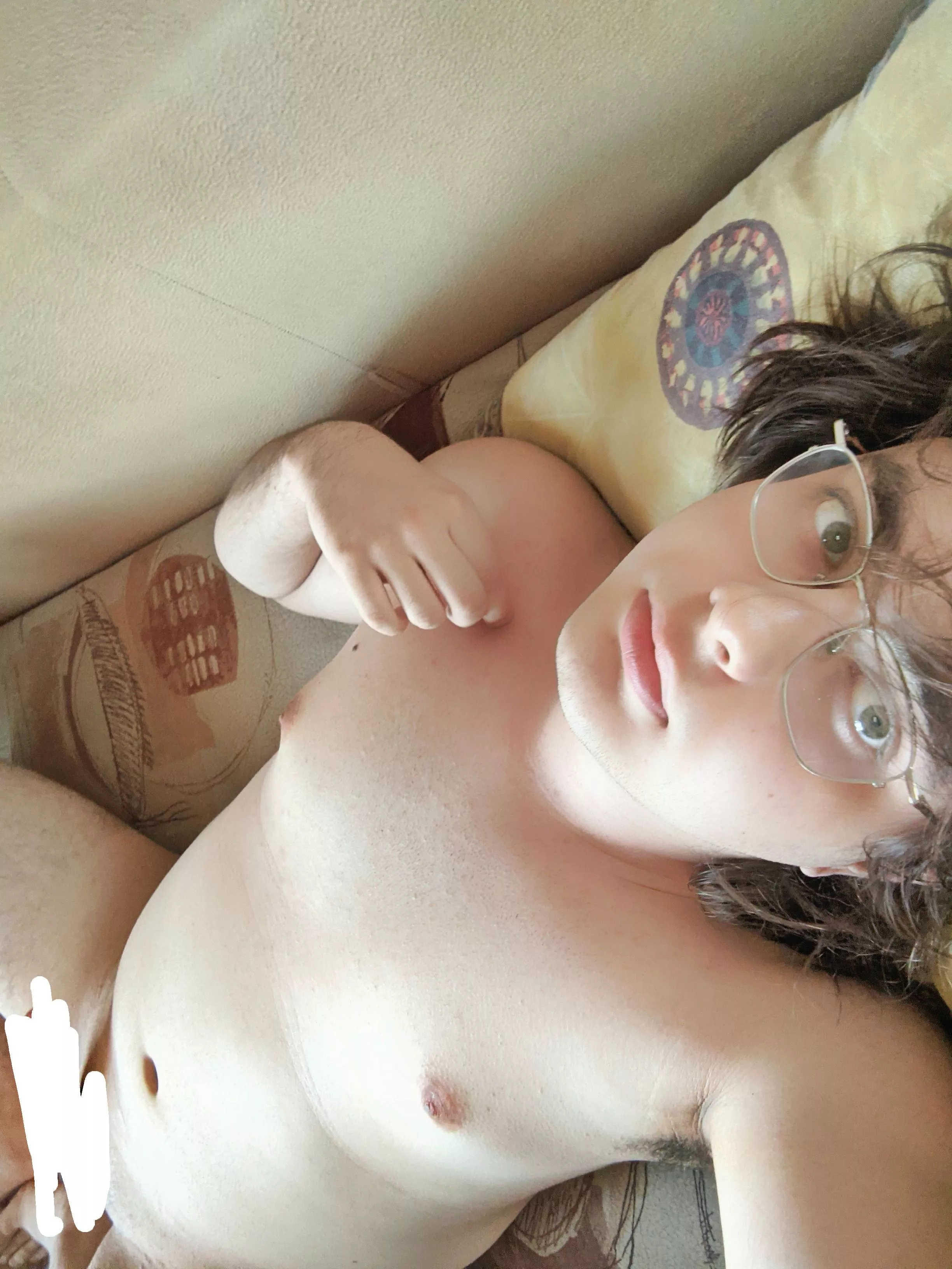 Are there any perverts here who like young guys and will make me do really dirty things? Full photo in DM 😝