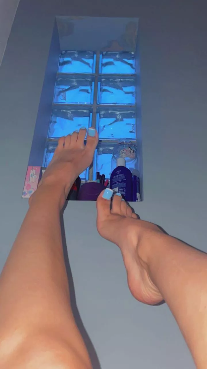 Blue & white French tips have you seen this beautiful combination before 😋😊🤔