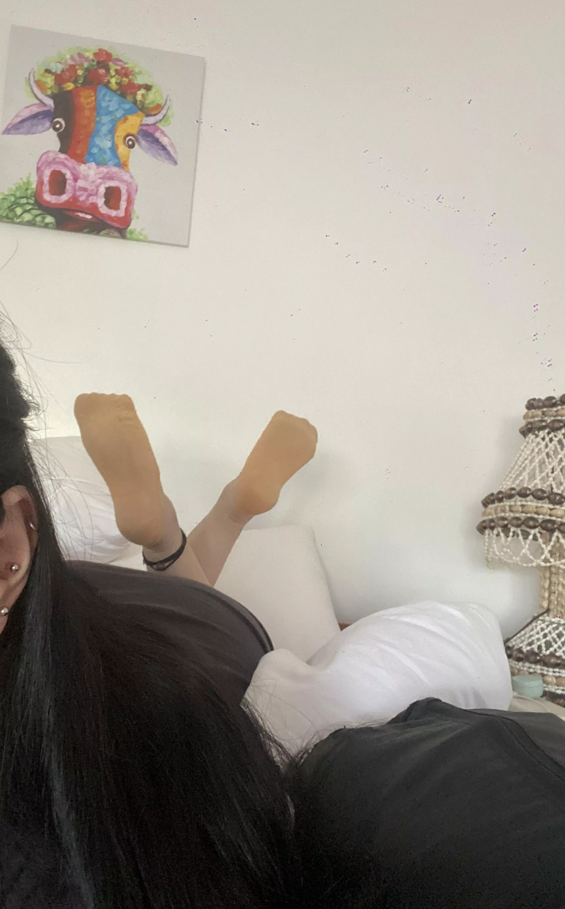 [F] Hello. feeling bored . 🫤