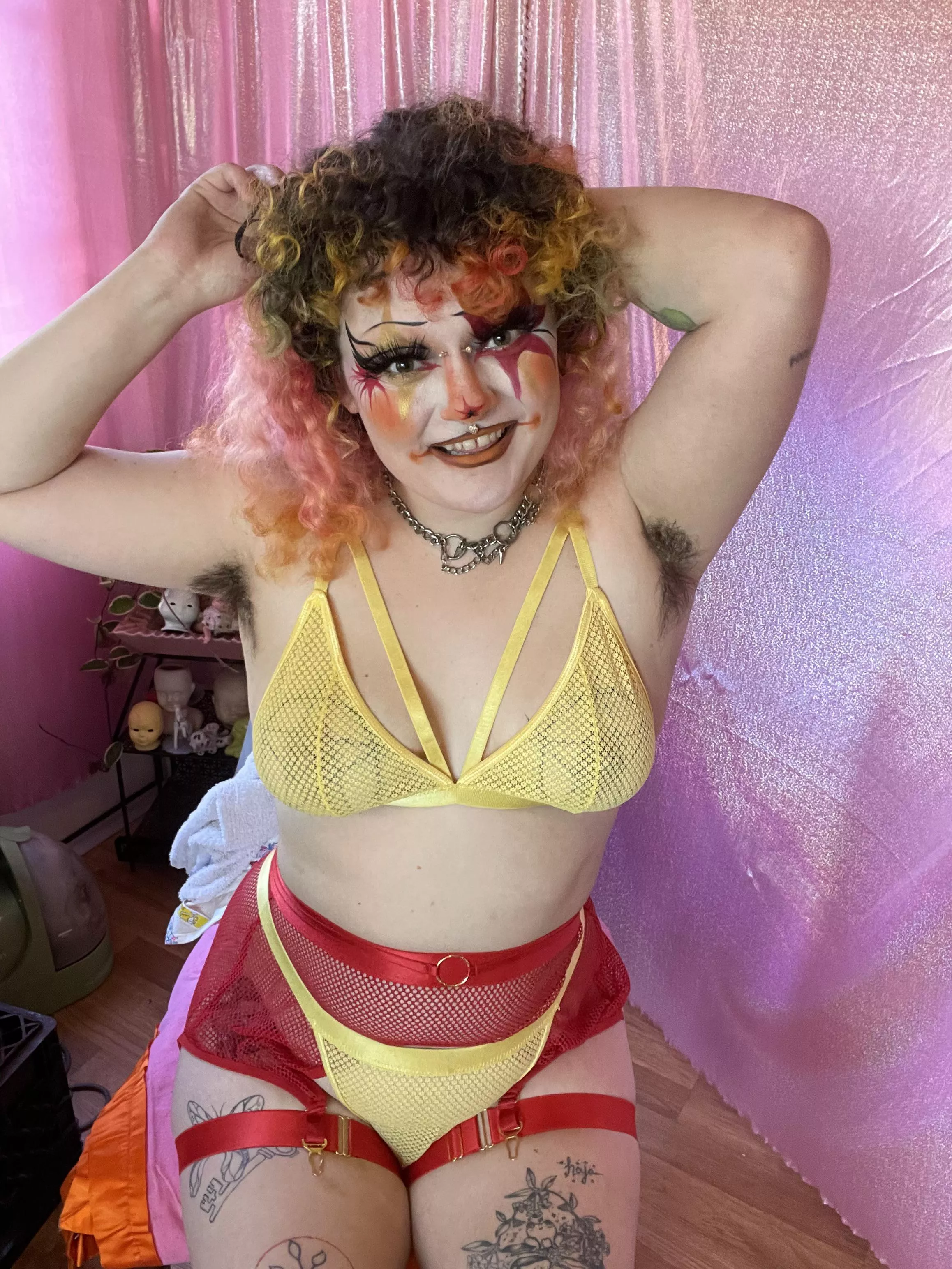 Hairy Clown Bimbo!