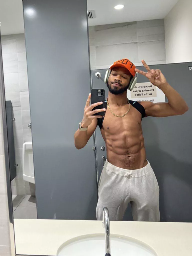 Happy Sunday!! Time to go play OW!