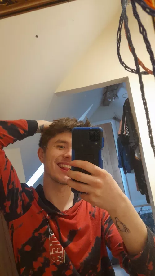 Hate smiling with teeth but we smiling anyway 😜