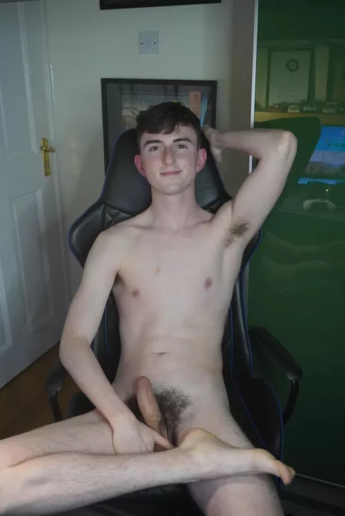 I hope you guys don’t mind my pubes 😅