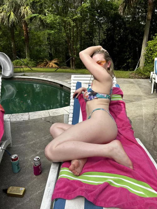 I wonder if anyone remembers me here… new account :) (F)