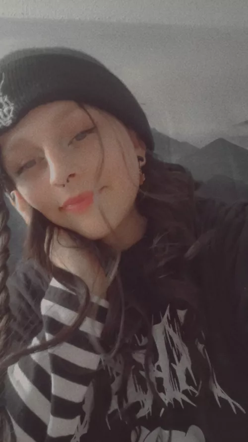 if ur reading this goodnight ✨️💓 (say it back 😤)