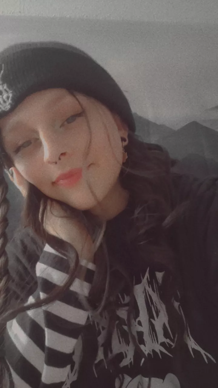 if ur reading this goodnight ✨️💓 (say it back 😤)