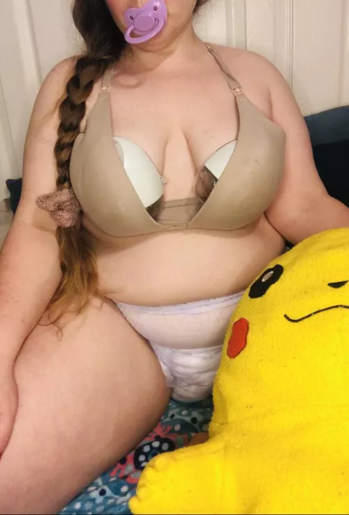 I’m being a good girl and making milk for Daddy ☺️