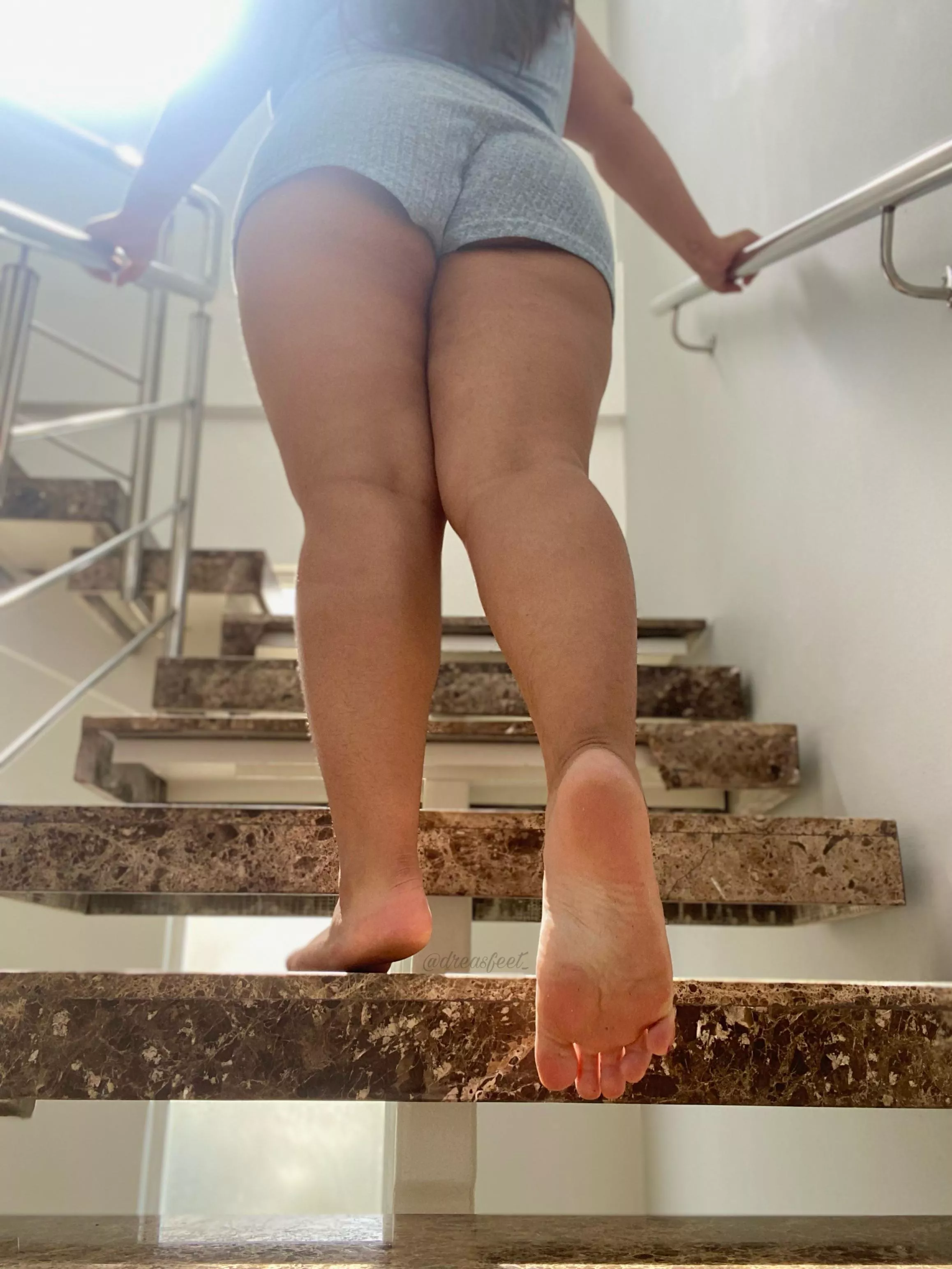 My feet were made to be worshipped, don’t you agree? Happy meaty Monday😉