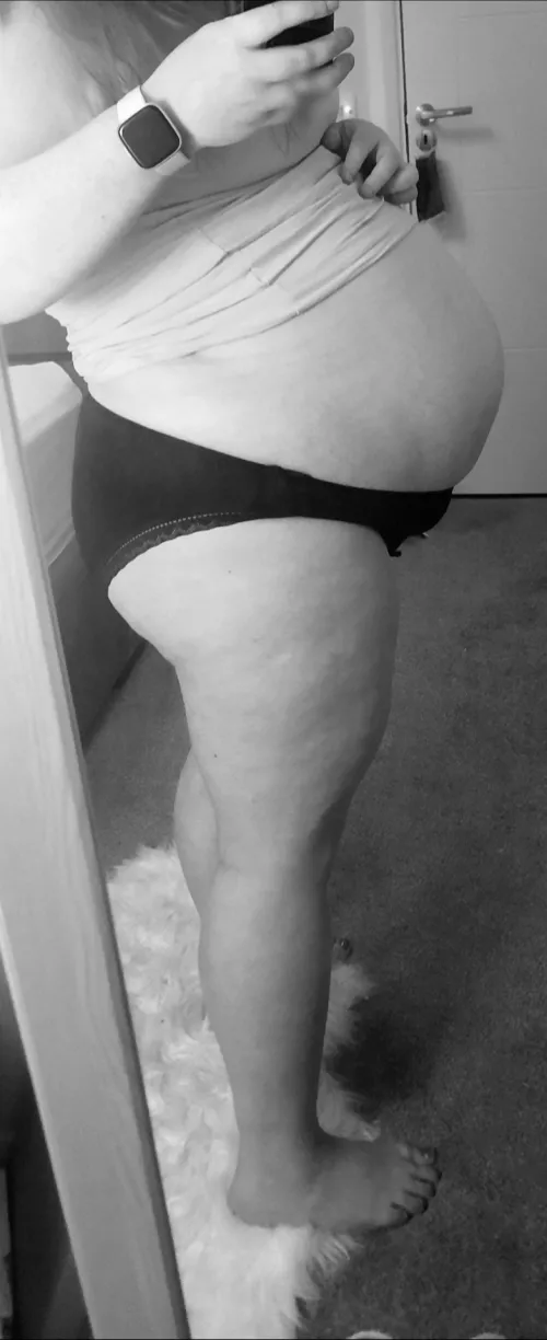 Pants on or off next time? 36 weeks pregnant 😍