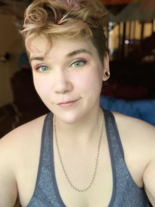 Randomly wanted to put on makeup. No regrets ☺️