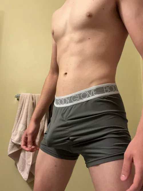 standing bulge
