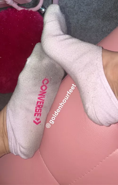 Trying to get work done but my socks smell so strongggg🥵 [selling]