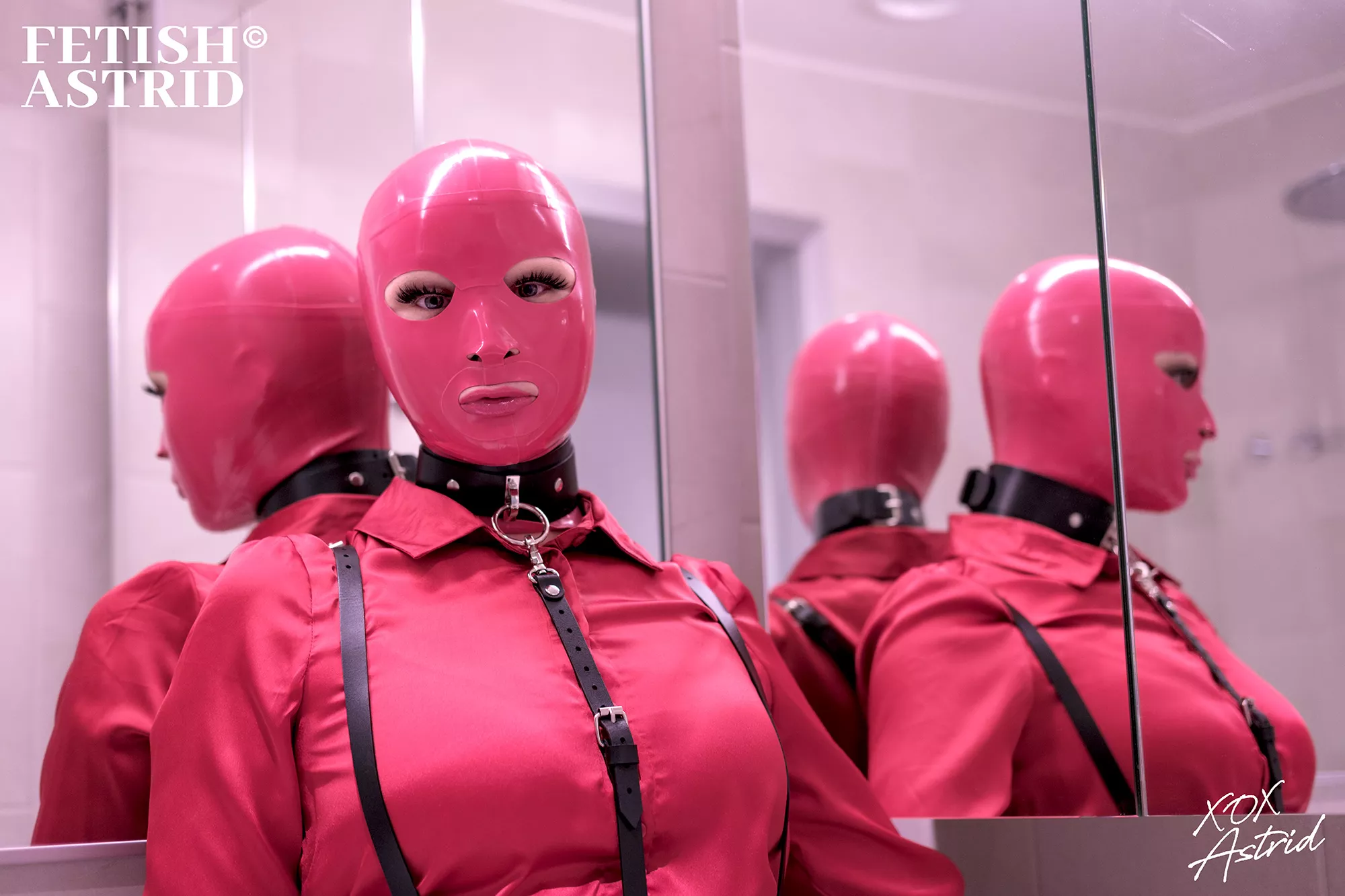 Very pink hooded girl wished you a happy monday 💋💖