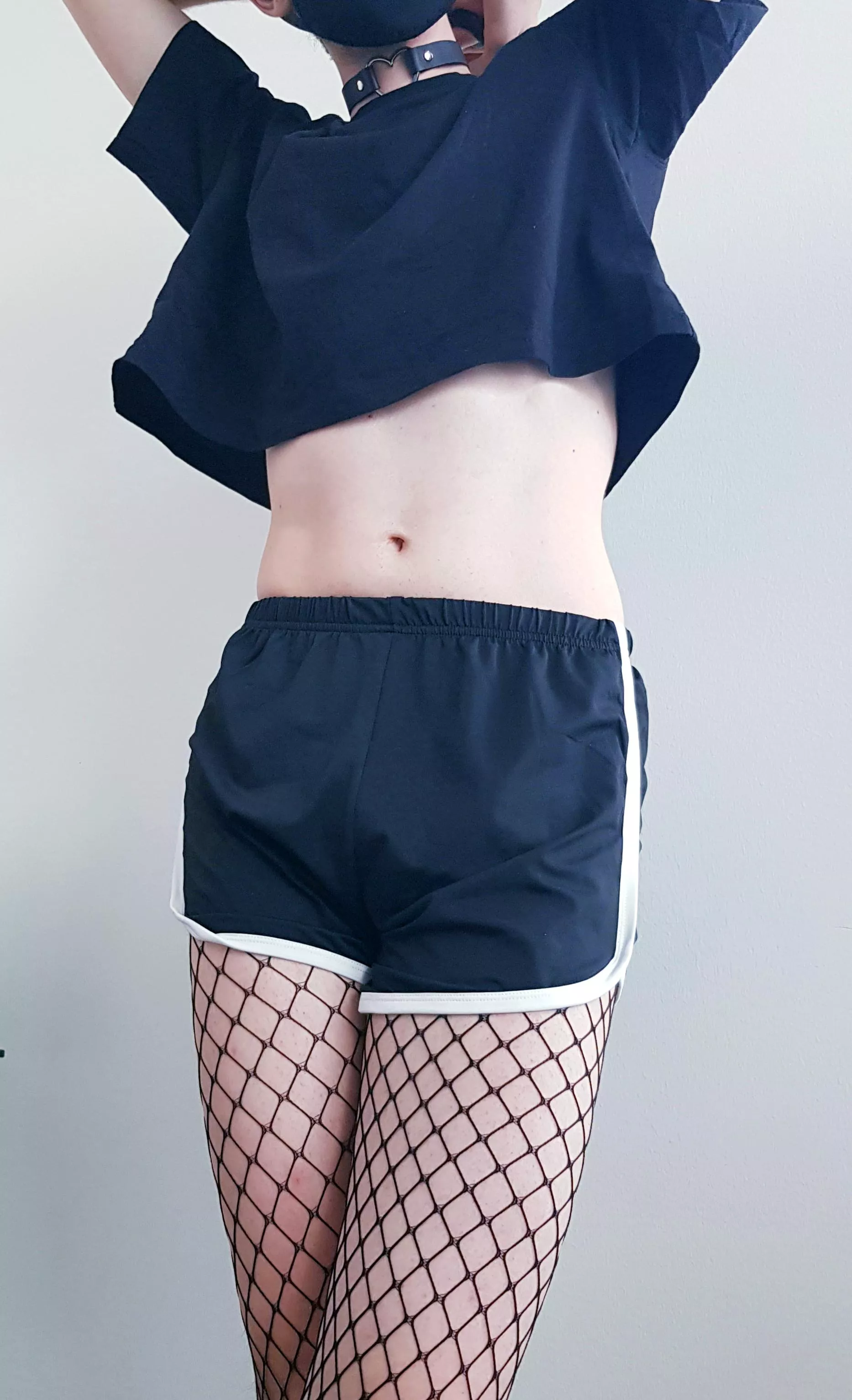 You think I look cute in shorts 👉👈