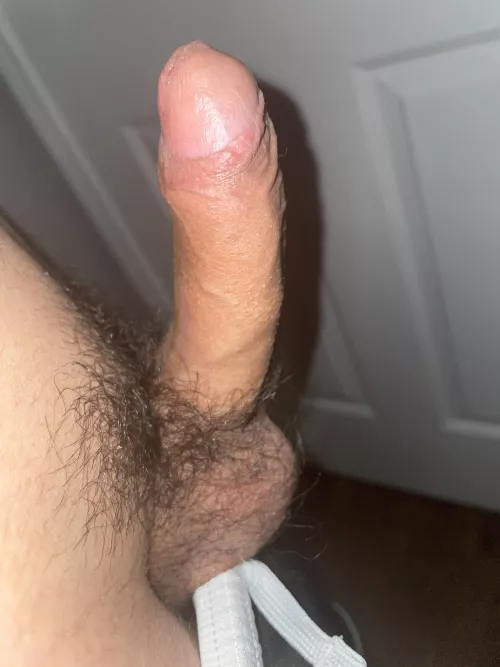 18 looking for men of any age to jerk off with and to show ass and soles snap:alexborruco