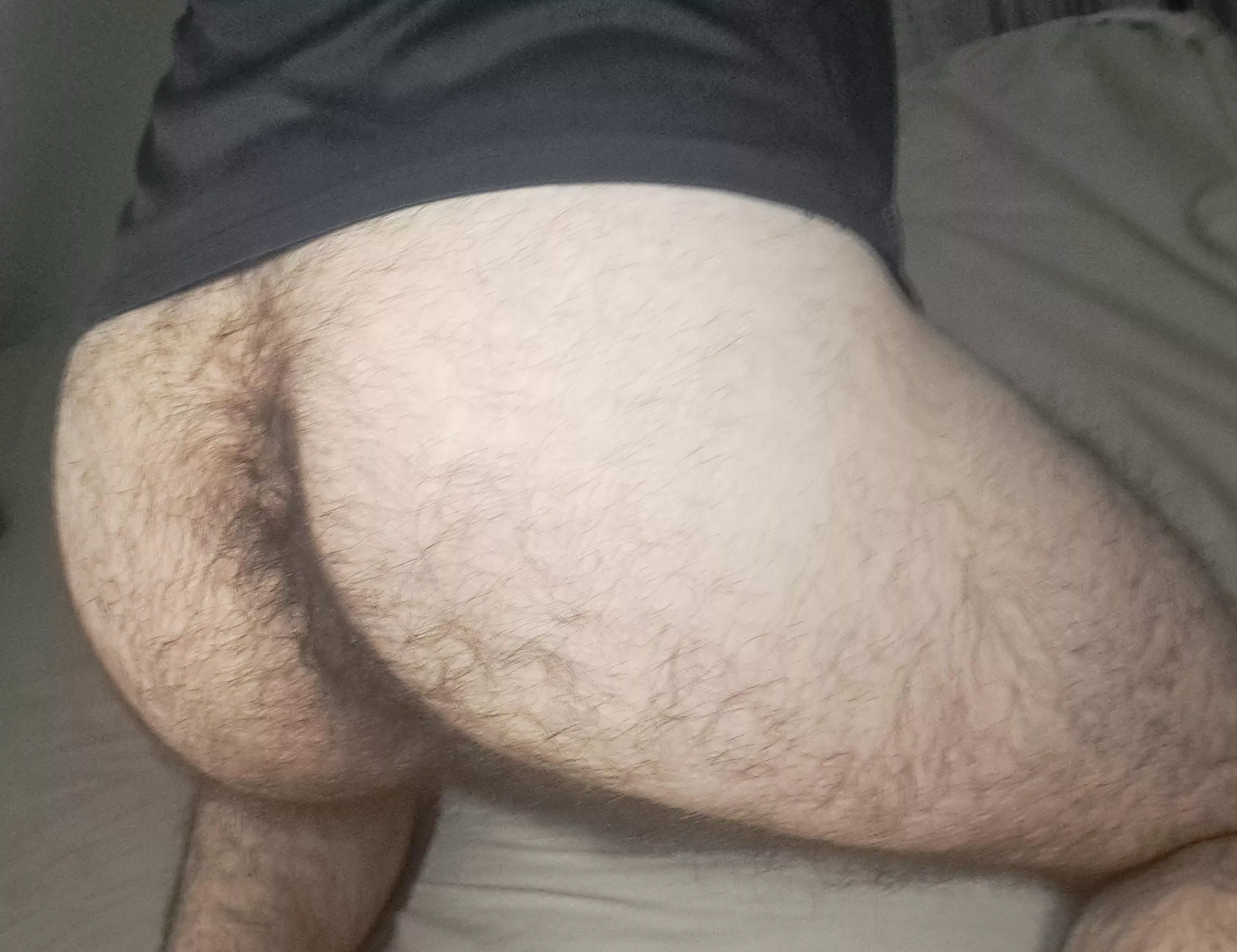 19m never gonna shave my hairy ass