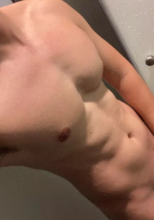 29 looking for fit guys. Send body pics. Sc jonw112