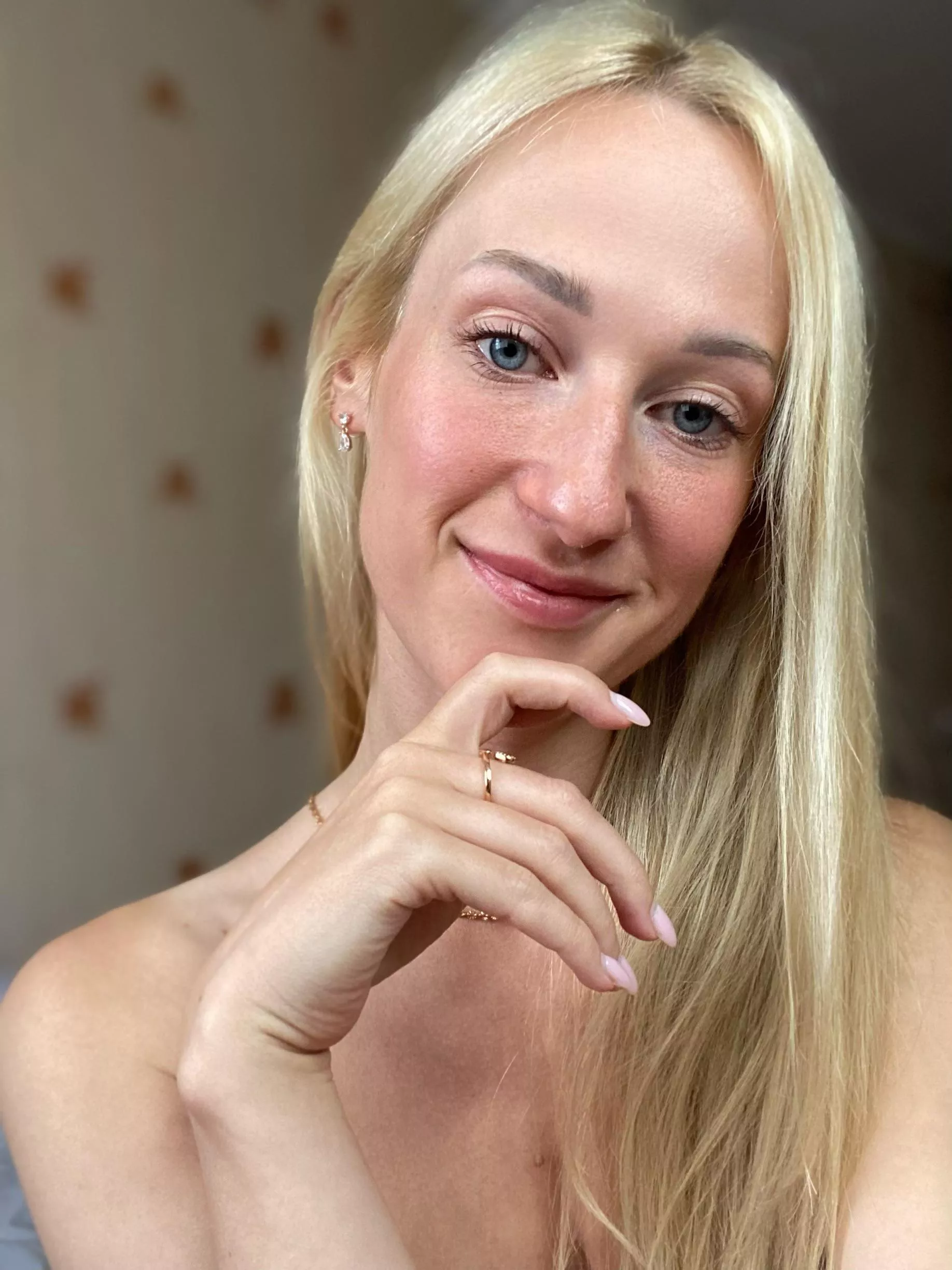 a face ready for your cum