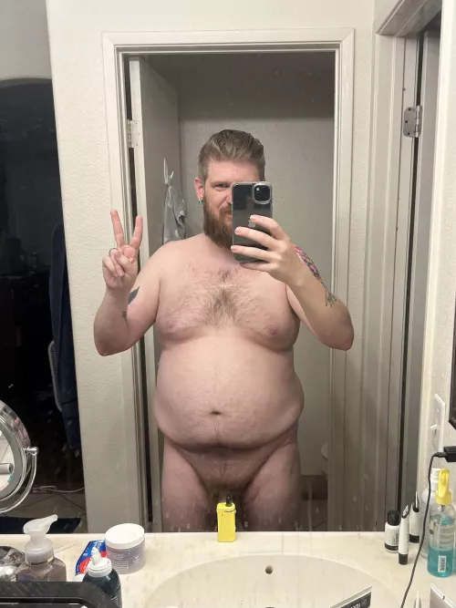 A rare peek at [m]y face, and a dirty mirror 🙊 now where did I leave my vape?