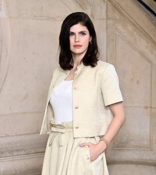 Alexandra Daddario (07/03/23)