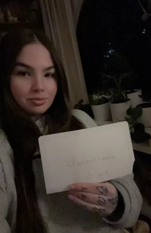 Alright you filthy perverts, I’m Scarlett & my rectum is going to be your public thoroughfare on the 22nd. AMA.